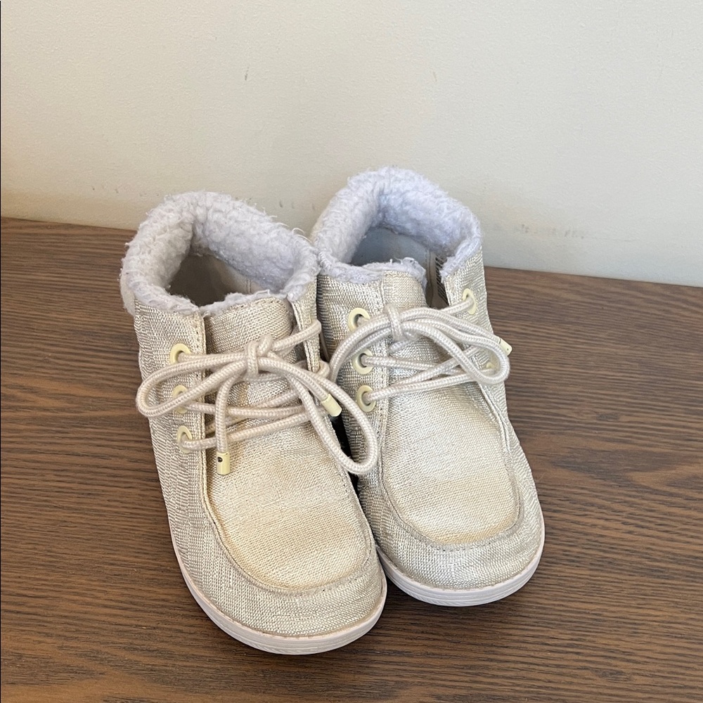 SO Kids Cozy Cream/Gold Boots Size 13